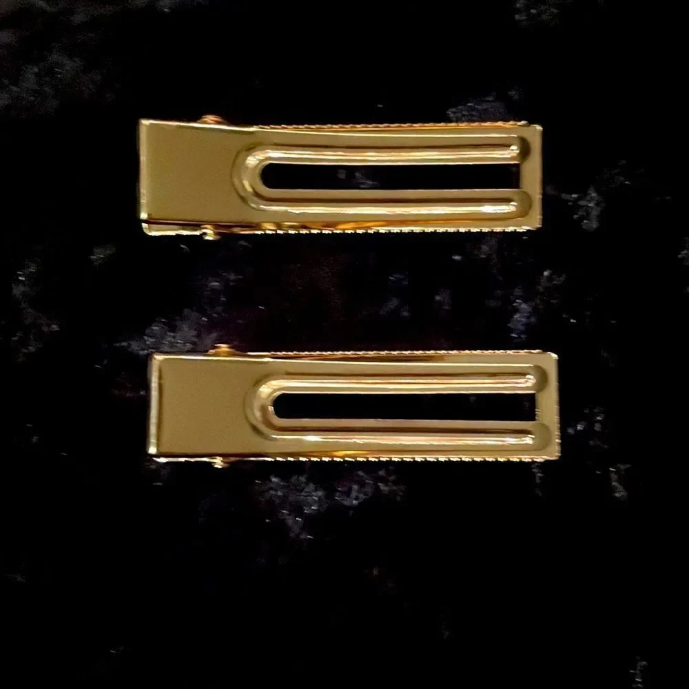 N/A gold barrette